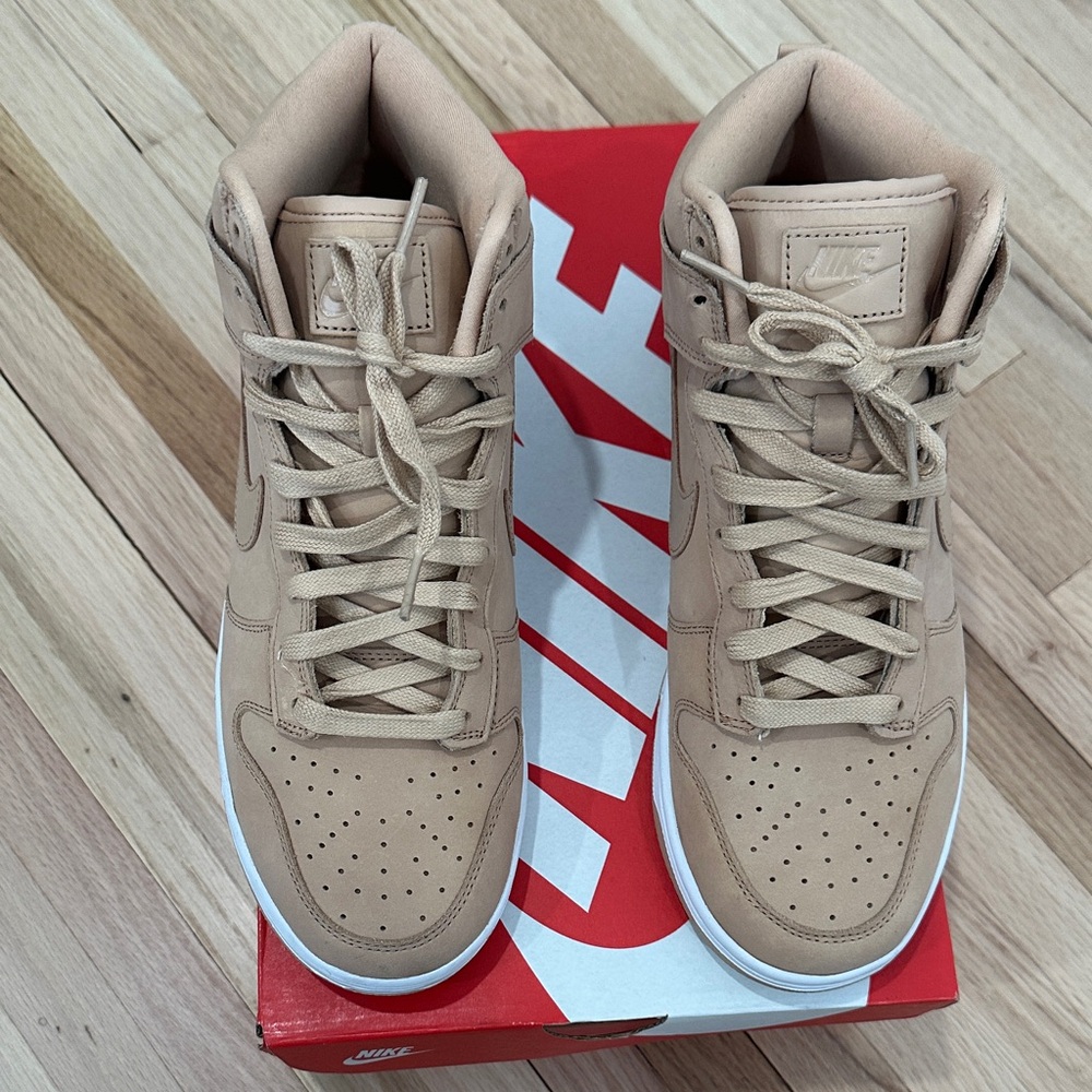 Women’s Nike Dunk high top sneaker. Size 10